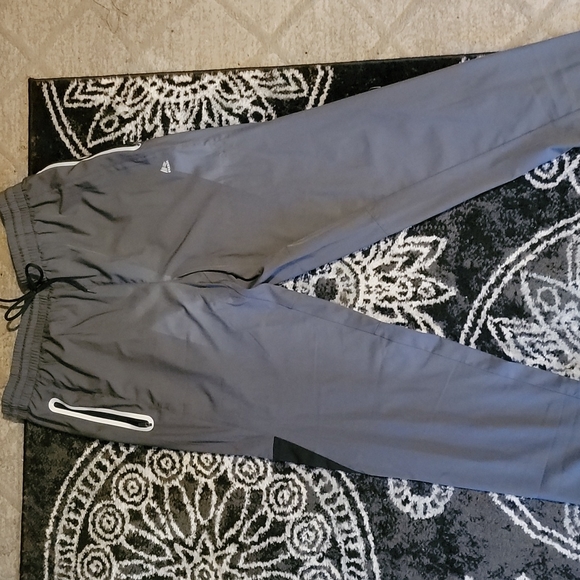 Pants - Picture 3 of 6